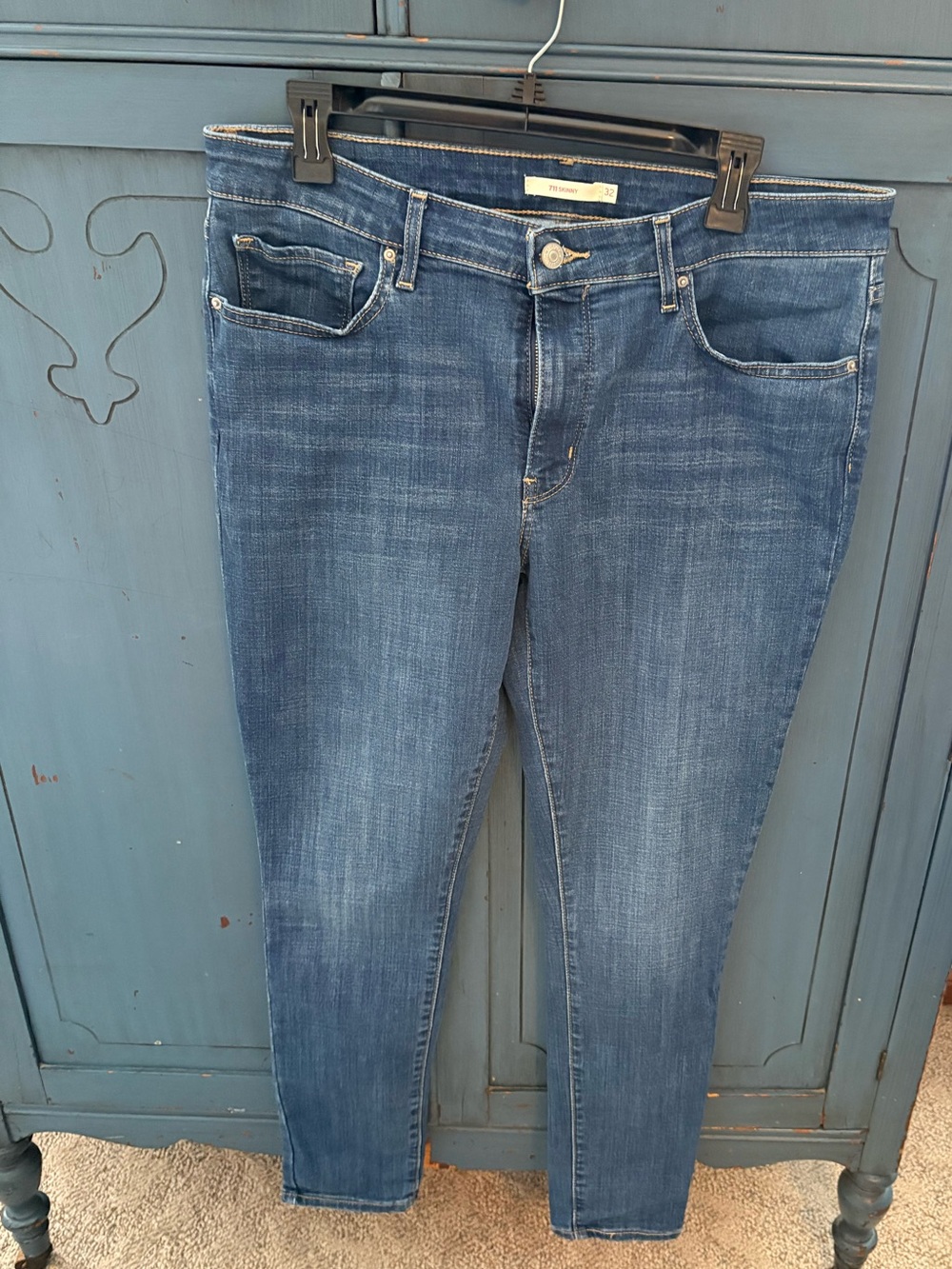 Levi 711 Skinny Women’s Jeans in Medium Blue
